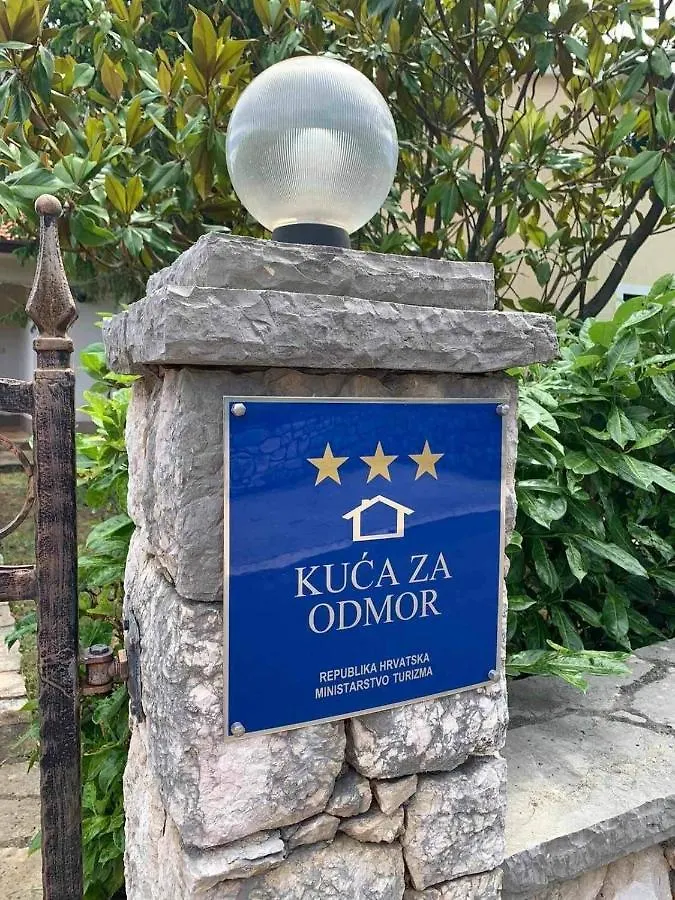 Apartment Villa Stasja Brsec